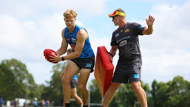 Bodhi Uwland alongside coach Damien Hardwick. Uwland was in the club’s A side on Thursday as the Suns work towards Opening Round. Picture: Chris Hyde/Getty Images.