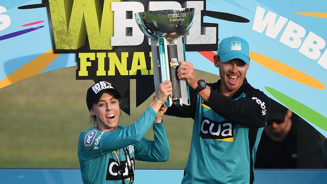 Brisbane Heat captain Kirby Short (left) and head coach Ashley Noffke lift the championship trophy. (AAP Image/Dan Peled)