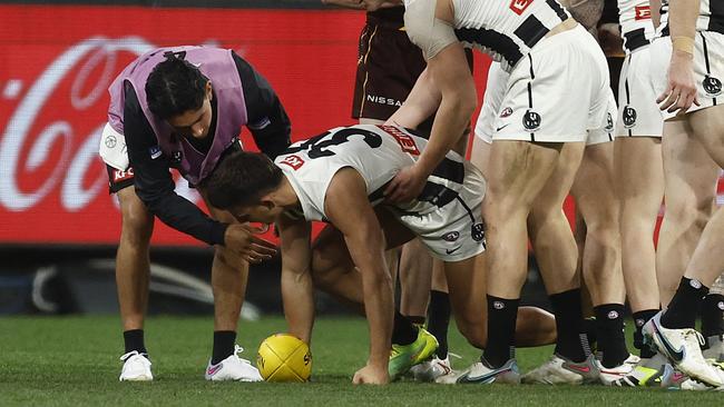 MELBOURNE, AUSTRALIA – AUGUST 05: Nick Daicos of the Magpies marks the ball before colliding with James Blanck of the Hawks (R) during the round 21 AFL match between Hawthorn Hawks and Collingwood Magpies at Melbourne Cricket Ground, on August 05, 2023, in Melbourne, Australia. (Photo by Daniel Pockett/Getty Images)