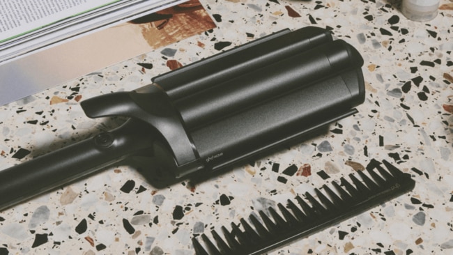 The Wave’s consistent temperature of 185 degrees transformed my straight hair into loose, beachy waves in under 10 minutes. Image: ghd