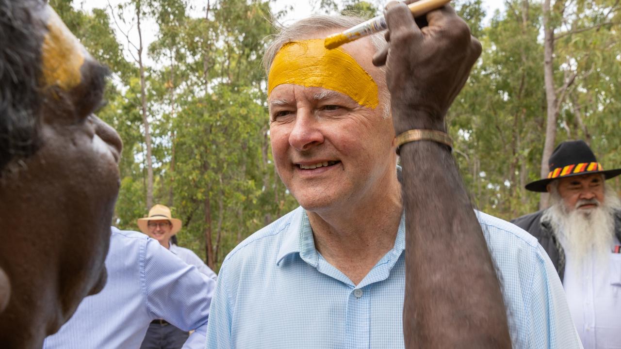 Mr Albanese having his face painted. Picture: Tamati Smith/Getty Images