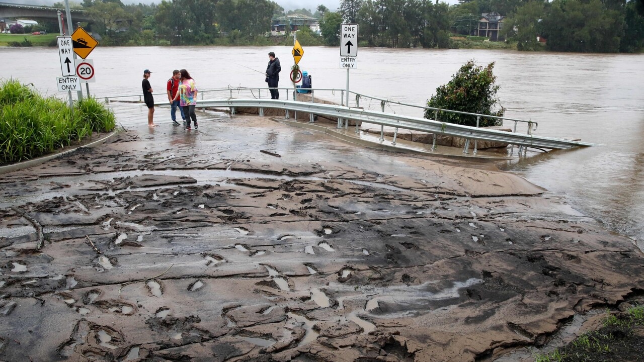 New South Wales residents remain on alert for flooding