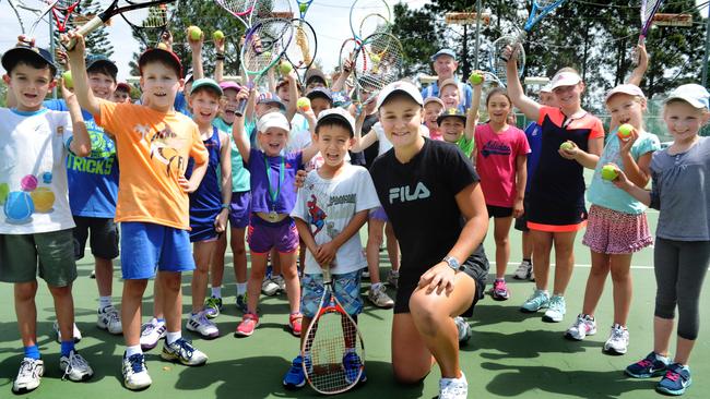 Barty with kids at the West Brisbane Tennis Centre during her break. Picture: Patria Jannides