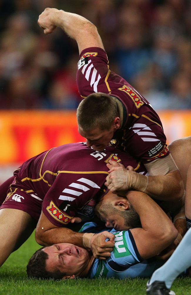 Brent Tate punches Greg Bird.