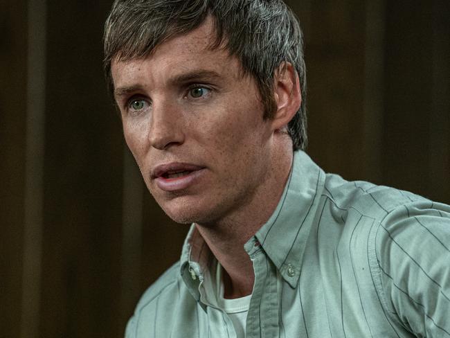 The Trial of the Chicago 7. Eddie Redmayne as Tom Hayden in The Trial of the Chicago 7. Cr. Niko Tavernise/NETFLIX © 2020