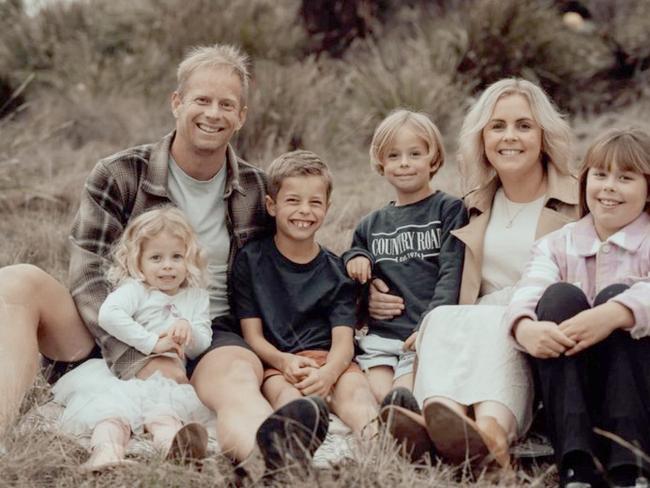 Dave Hoppitt with wife Alyce and children L-R Arabella 3, Fergus 8, Dougie 5 and Indi 10.  Dave lost a two year battle with testicular cancer on August 27th 2024.  Picture: supplied