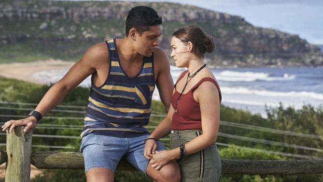 Nikau (Kawakawa Fox-Reo) and Bella (Courtney Miller) in Summer Bay.