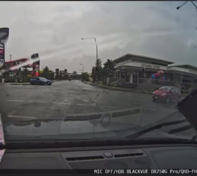 WATCH: Ute spins out of control in Upper Coomera