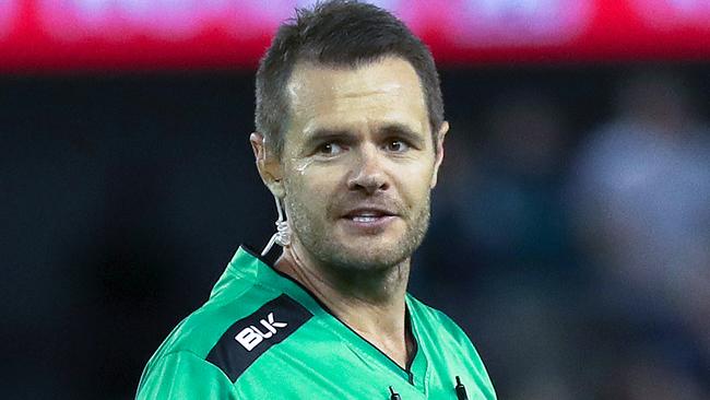 Referee Chris Beath during the Round 1 A-League match between Melbourne Victory and Melbourne City FC at Marvel Stadium in Melbourne, Saturday, October 12, 2019. (AAP Image/George Salpigtidis) NO ARCHIVING, EDITORIAL USE ONLY