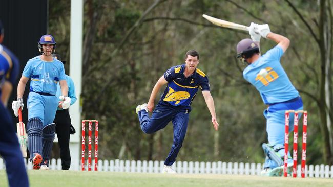 Jackson Smith bowling for the Gold Coast Dolphins against Norths. Picture Lachie Millard