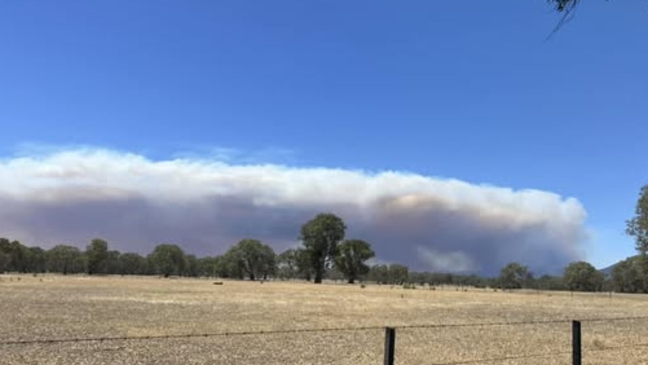 A fire continues to leave residents on high alert in the Grampians. Picture: Mandy Straw