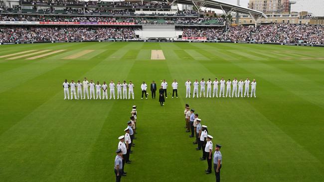 LONDON, ENGLAND - SEPTEMBER 10: England and South Africa players hold a minutes silence as a tribute to Her Majesty Queen Elizabeth II.