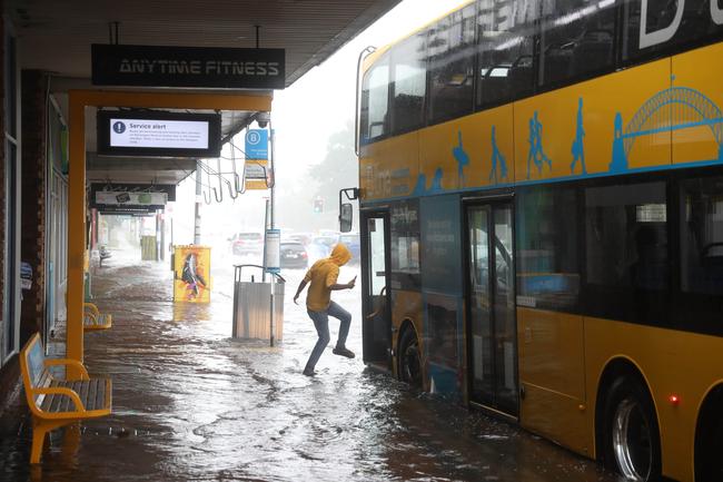 Streets around Narrabeen flooded due to heavy rain, Sydney. 9th February, 2020. Picture by Damian Shaw