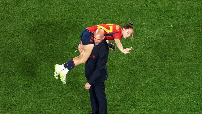 President of the Royal Spanish Football Federation Luis Rubiales carrying Spain's Athenea del Castillo Beivide on his shoulder as they celebrate winning the World Cup. Photo by DAVID GRAY / AFP.