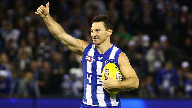 Brent Harvey thanks the crowd after his record-breaking game.