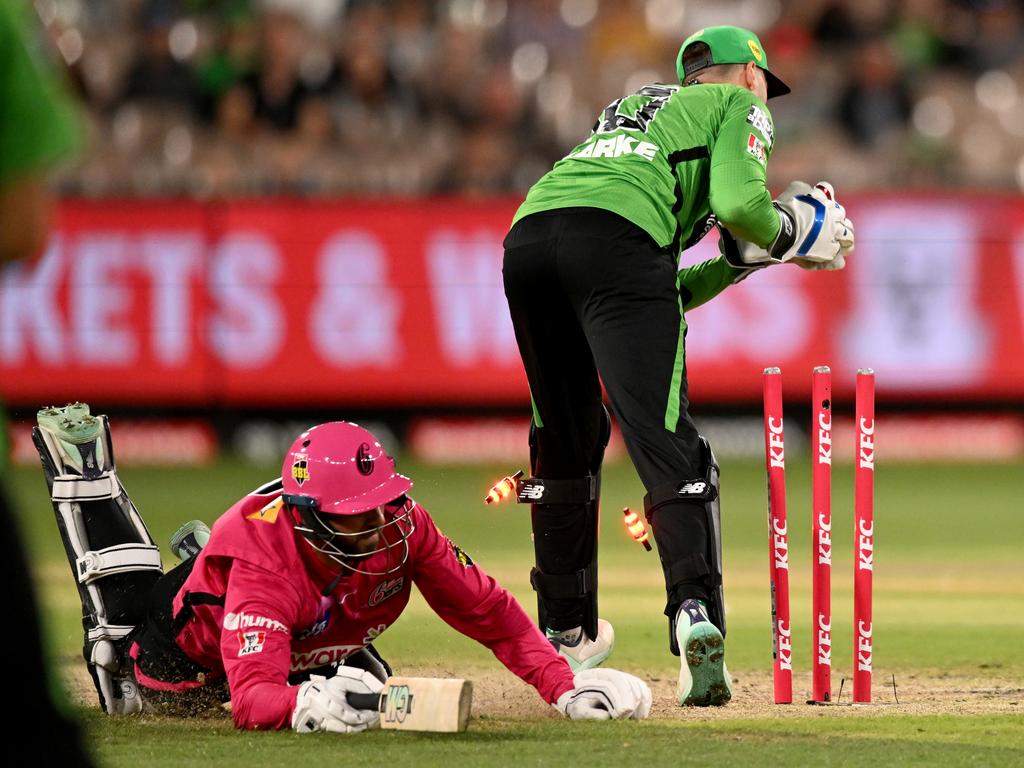 James Vince of the Sixers dives into his crease as Joe Clarke of the Stars attempts to run him out. Picture: Morgan Hancock