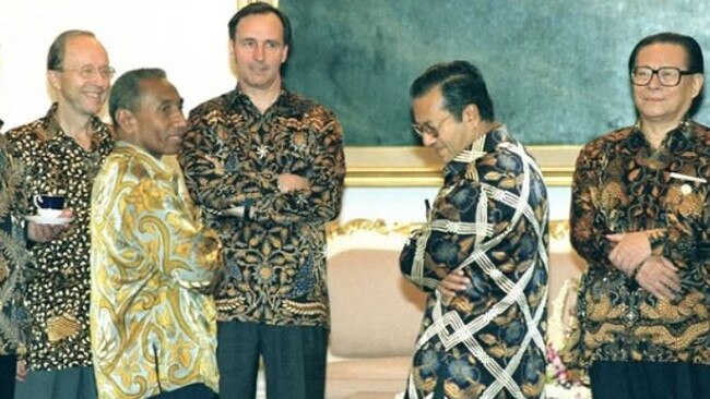 Keating at the APEC summit 1994 in Indonesia …