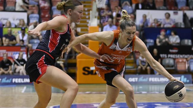 Sami Whitcomb drives to the basket during the WNBL match between Townsville Fire and Perth Lynx at Townsville Entertainment Centre, on December 31, 2023, in Townsville, Australia. (Photo by Ian Hitchcock/Getty Images)