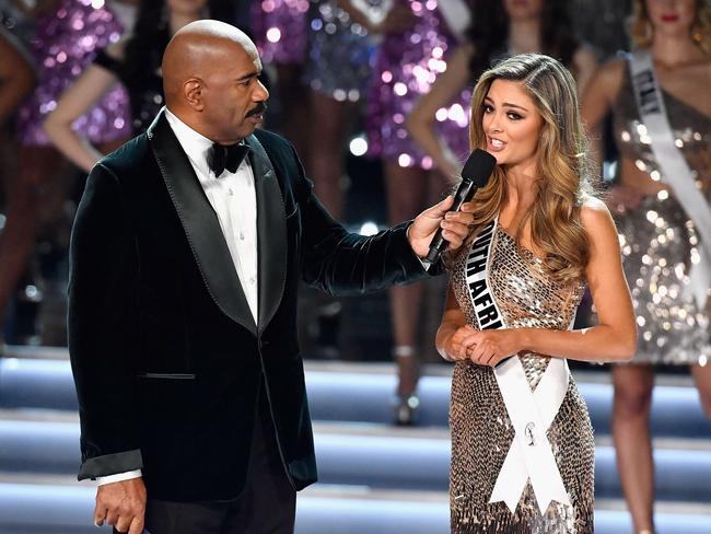 Steve Harvey speaks with Miss South Africa 2017, Demi-Leigh Nel-Peters.