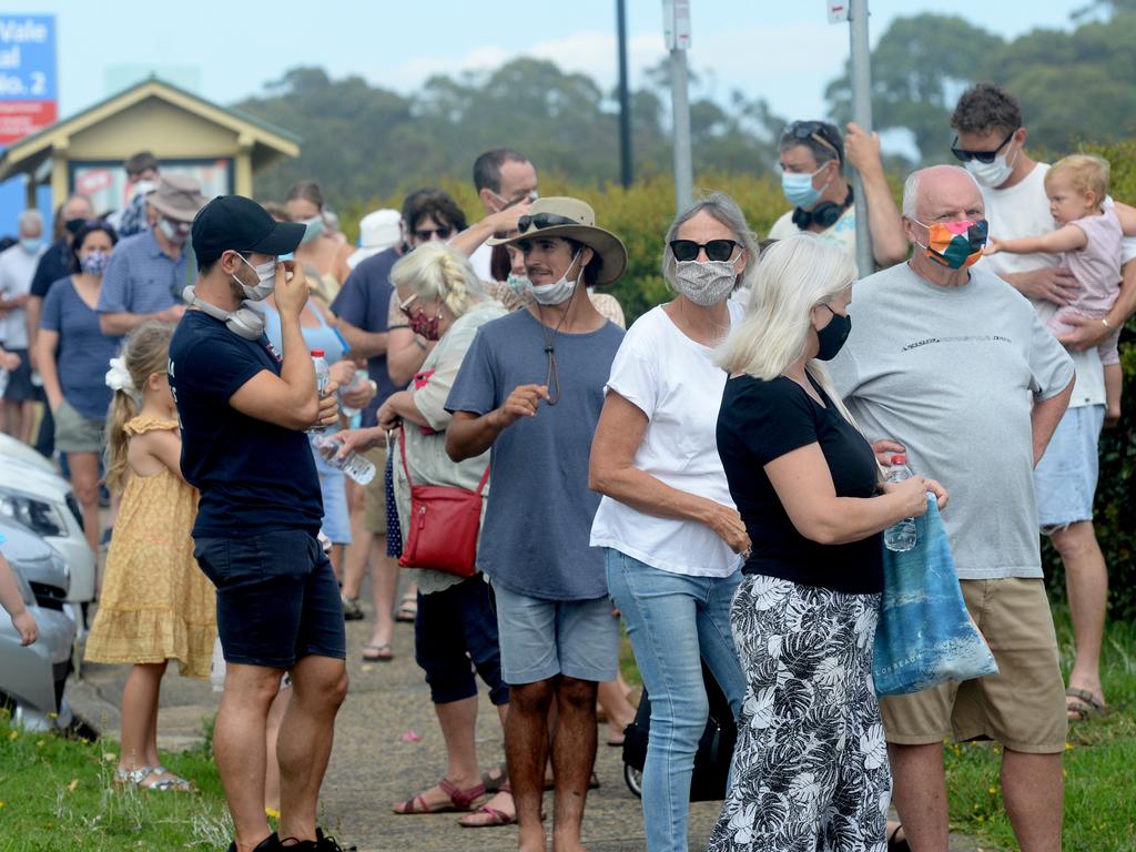 There were huge queues at testing facilities across the northern beaches. Picture: NCA NewsWire / Jeremy Piper