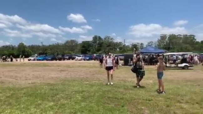 Queues at Australia Zoo overflow car park