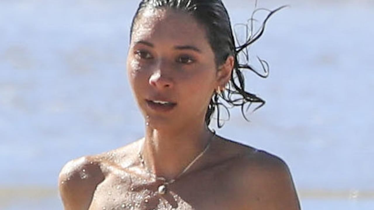 Zac Efrons ex Vanessa Valladares pictured in chic one piece after taking a dip in Byron Bay Photos news.au — Australias leading news site photo