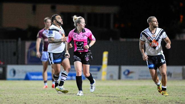 Belinda Sleeman refereeing the CQ Capras and South Logan Magpies at Browne Park in 2015. Picture: Lisa Benoit ROK230815lref3