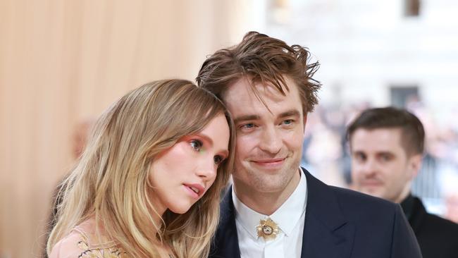 Suki Waterhouse and Robert Pattinson. Picture: Theo Wargo/Getty Images for Karl Lagerfeld