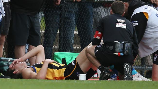 Max King gets his knee assessed. Picture: Michael Klein