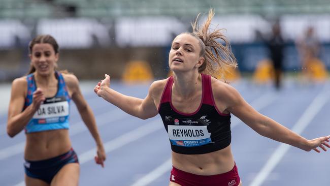 Queenslander Hayley Reynolds lunging to the finish of the U20 100m.