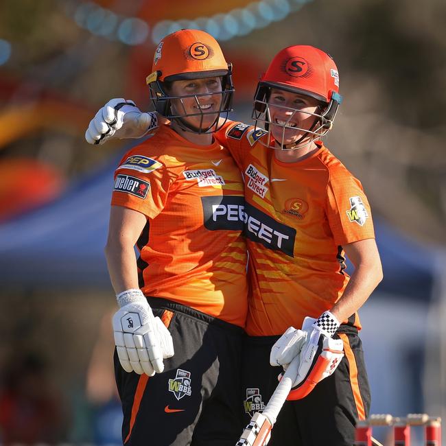 WBBL Scorchers teammates Sophie Devine and Beth Mooney will go head to head at the Women’s Cricket World Cup on March 13. Picture: Paul Kane/Getty Images