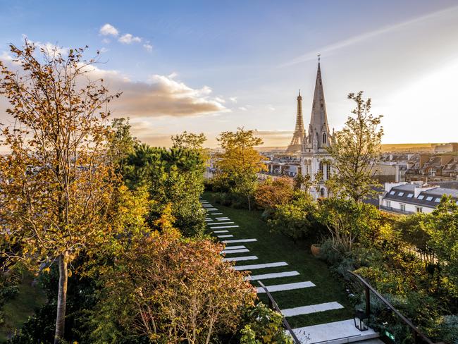 EMBARGO FOR TRAVEL + LUXURY MAGAZINE 26 AUGUST 2022. Paris Alla Moda. Bulgari Hotel, Paris. Photography by Tommy Picone and Francois Guillemin