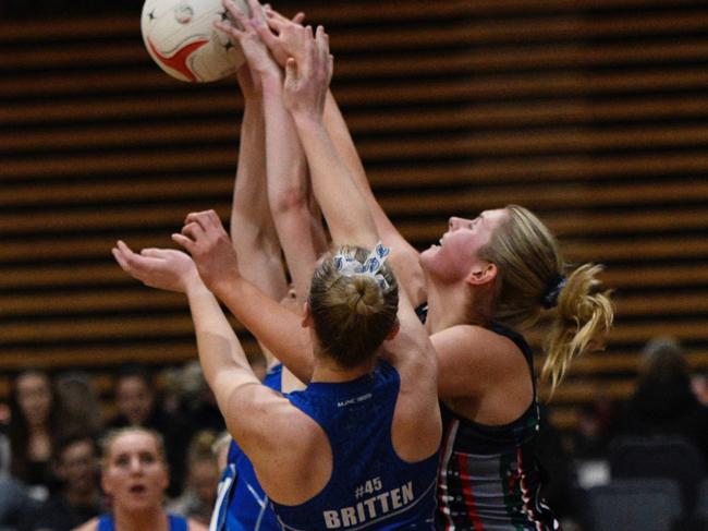 Action from the last meeting between South Adelaide and Metro Jets. Picture: On the Ball Media/Netball SA