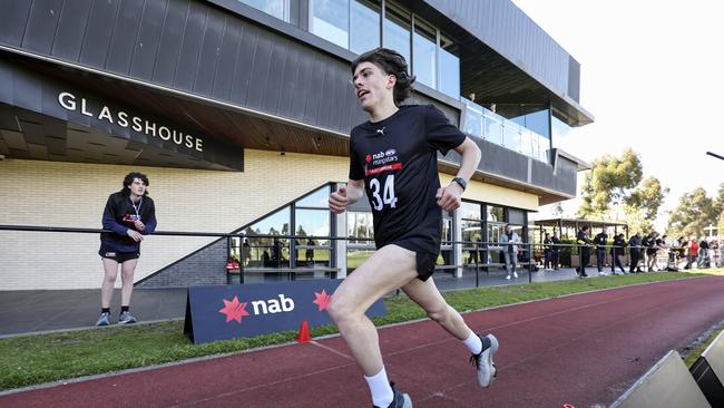 Osca Riccardi running at this year’s 2km time trial at the draft combine. Picture: Martin Keep/AFL Photos via Getty Images