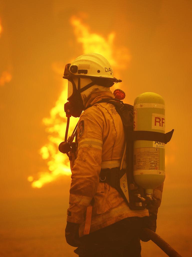 Balmoral burns in south western Sydney as bushfires destroy homes in the area. . Picture: Sam Ruttyn