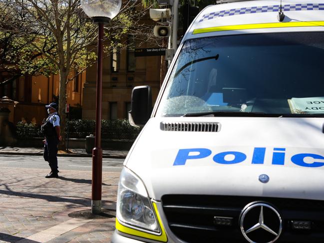 SYDNEY, AUSTRALIA - NewsWire Photos, AUGUST, 31, 2021: Police patrol the Parliament House in the CBD Sydney. Picture: NCA NewsWire/ Gaye Gerard