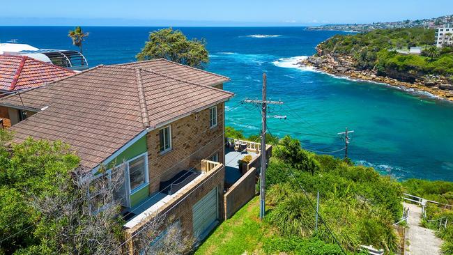 Radio host “Jackie O” Henderson has lodged $5.058m new home plans for her Clovelly oceanfront property.