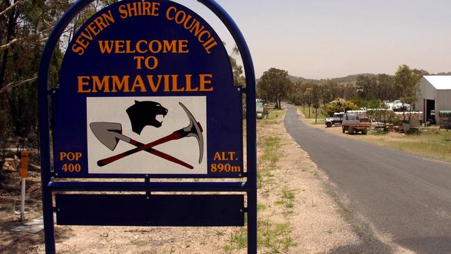 JANUARY 10, 2003 : Welcome road sign for town of Emmaville, in Severn shire, in northern NSW, 10/01/03. Pic Michael Perini.NSWTravel