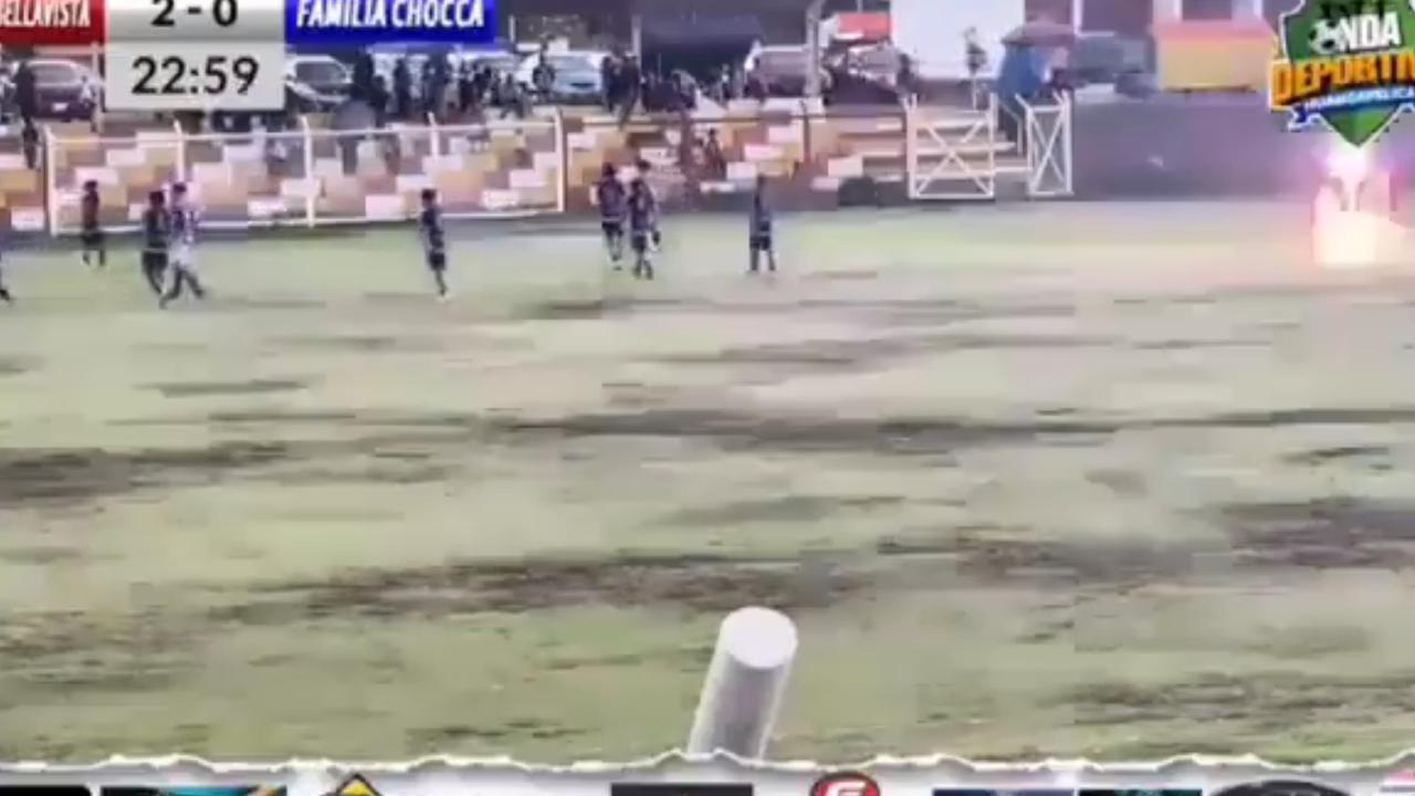 The lightning strike brought tragedy to a Peruvian soccer match. Photo: X.