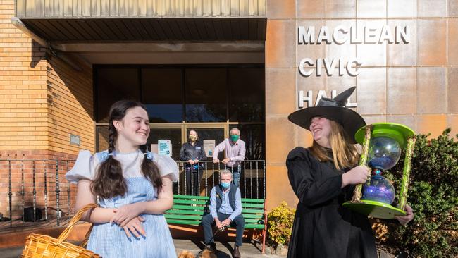 Dorothy (Isla Gray), Toto (Heidi the dog) and the Wicked Witch of the West (Jocelyn Menzies) join with the Little Scottish Town Youth Theatre Group Director, Janet Gray, Chris Gulaptis &amp; Kevin Hogan to welcome the $5 million injection of funds for the much needed upgrade of the Maclean Civic Hall.