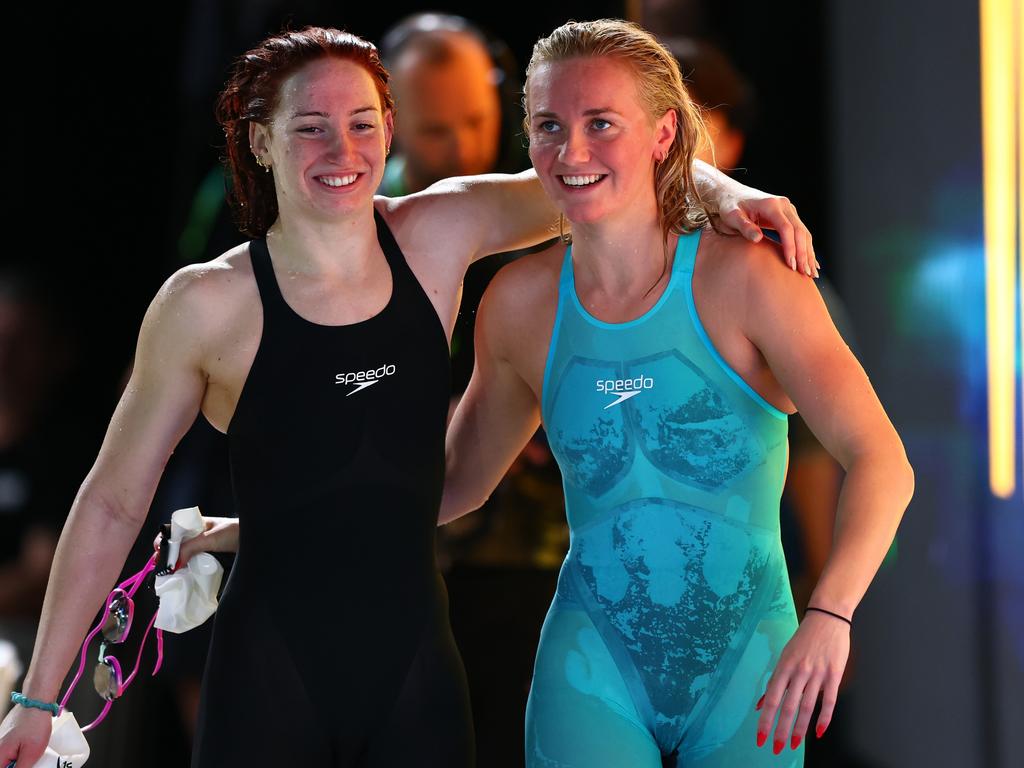 Ariarne Titmus (R) and Mollie O'Callaghan (L) are firm favourites for gold and silver in the 200m freestyle final. Picture: Chris Hyde/Getty Images