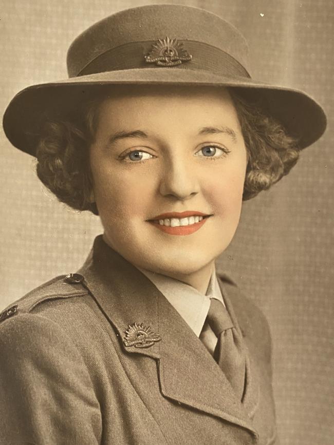 Coral Hinds (nee Osborne) in 1943.