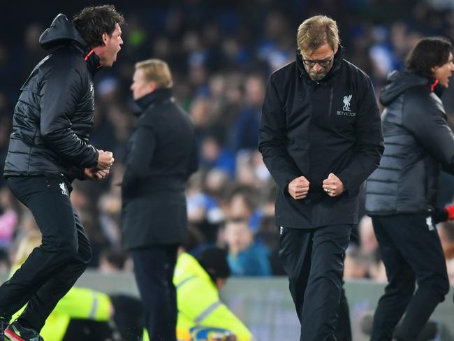 Jurgen Klopp manager of Liverpool (C) and the team bench celebrate.