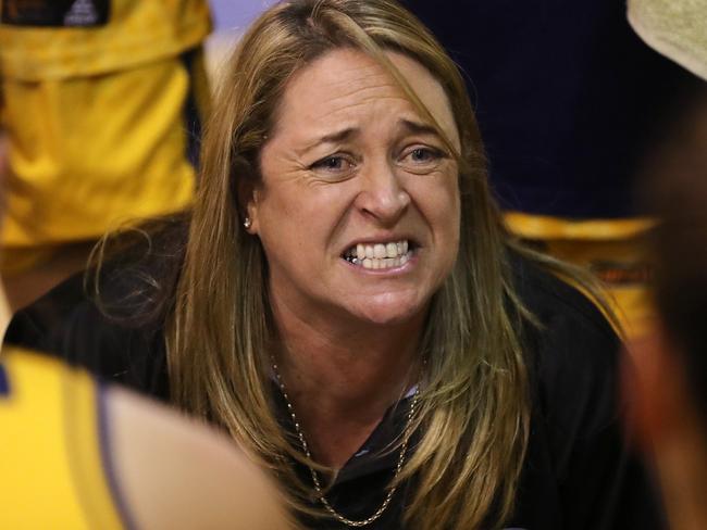 Cheryl Chambers coaching the Sydney Uni Flames.