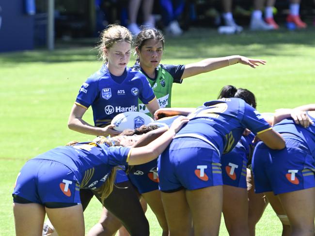 Temieke Withers (left) and Ocean Kaiwai-Rangikauhata at the scrum. Picture: Martin Ollman