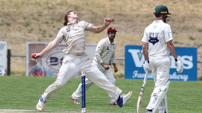 New Redback Tim Oakley steams in for Tea Tree Gully. Picture: AAP Image/Russell Millard.