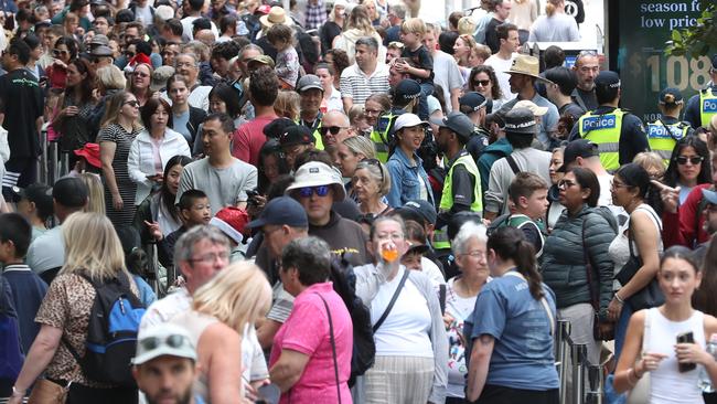 MELBOURNE, AUSTRALIA- NewsWire Photos DECEMBER 24, 2024: Last minute Christmas shopping and festivities in Melbourne CBD. Picture:  NewsWire/ David Crosling