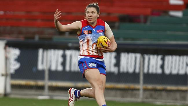 MELBOURNE, AUSTRALIA - SEPTEMBER 09: Kirsty Lamb of the Western Bulldogs runs with the ball during the round three AFLW match between the Western Bulldogs and the Fremantle Dockers at Ikon Park on September 09, 2022 in Melbourne, Australia. (Photo by Darrian Traynor/Getty Images)