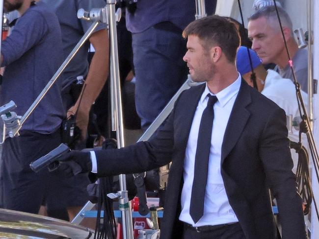 FEES APPLY. ONE TIME USE ONLY.  MUST CREDIT.   AU_3067744 - *PREMIUM-EXCLUSIVE* Los Angeles, CA  -    - First look at Chris Hemsworth getting into his role on the set of his upcoming film Ã¢â¬ÅCrime 101Ã¢â¬Â in Los Angeles.  Pictured: Chris Hemsworth  BACKGRID Australia 23 OCTOBER 2024   BYLINE MUST READ: Dsanchez/CPR / BACKGRID  Phone: + 61 419 847 429 Email:  sarah@backgrid.com.au