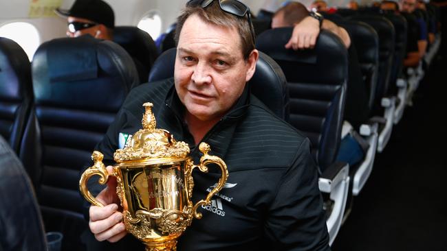 All Black coach Steve Hansen has re-signed through until the 2019 World Cup.